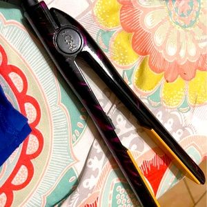 Chi straightener works great but plug is missing the top piece